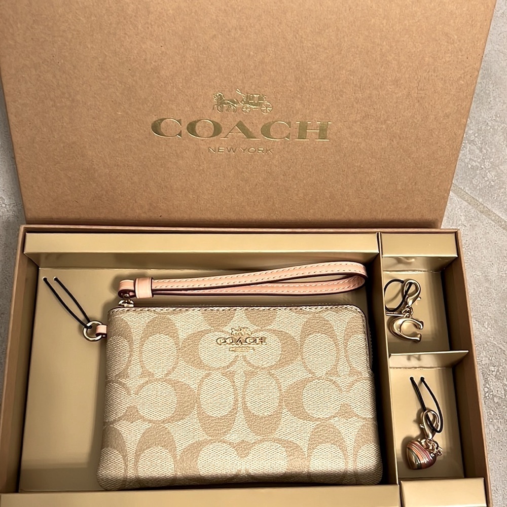 Coach✨NIB Wristlet 3 Pc Box Set